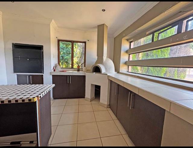 4 BEDROOM HOUSE FOR SALE IN PINEHAVEN